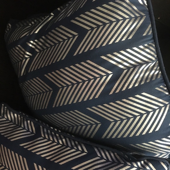 Trow pillow - Picture 3 of 4